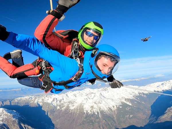 Baptème de chute libre à 4000m atterrissage Bourg d’Oisans